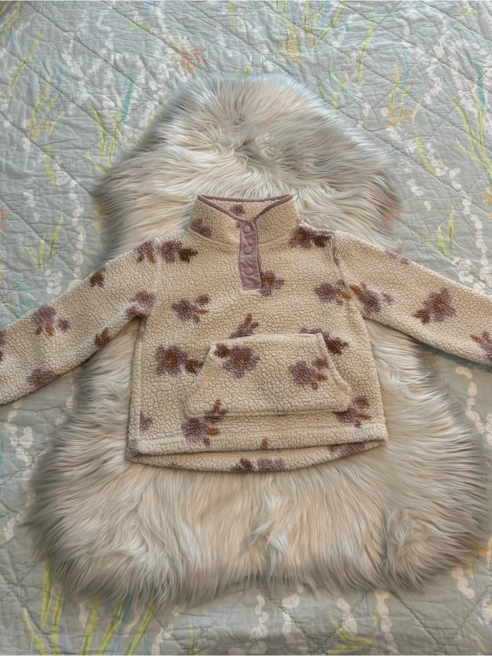 OshKosh B'gosh Cream Fleece Pullover with Lavender Floral Print | Girls 6/6X